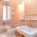 Lägenhet Three-room Flat With Balcony In Porta Romana *