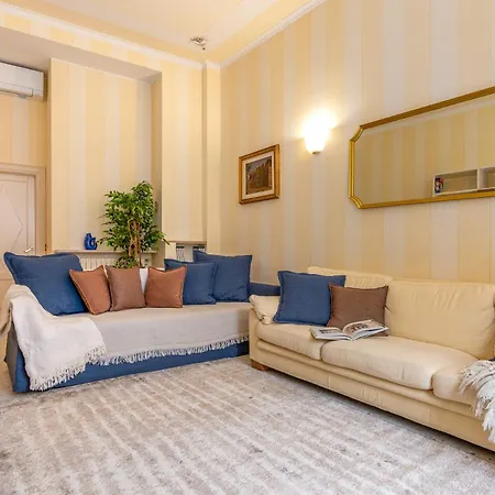 Three-room Flat With Balcony In Porta Romana Lägenhet *