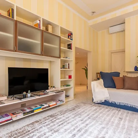 Lägenhet Three-room Flat With Balcony In Porta Romana Milano