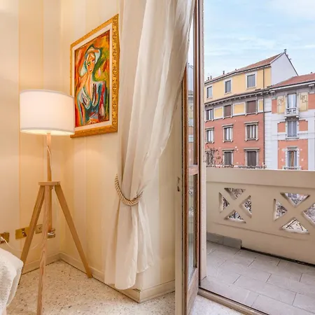 Lejlighed Three-room Flat With Balcony In Porta Romana Milano