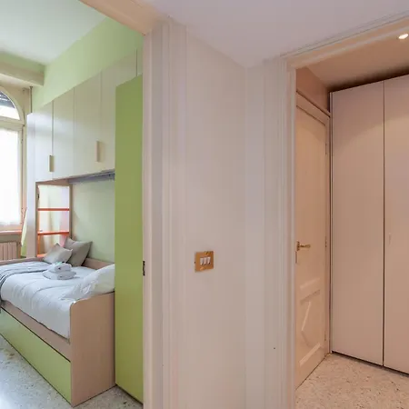 Lejlighed Three-room Flat With Balcony In Porta Romana