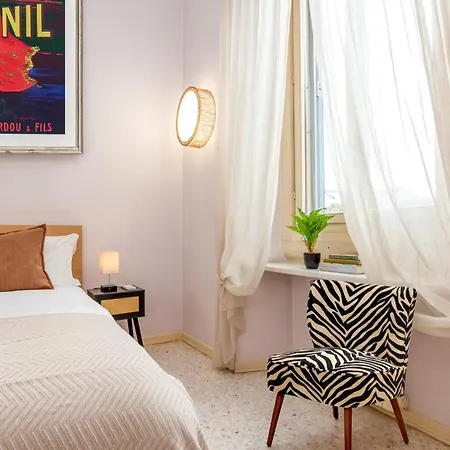 Three-room Flat With Balcony In Porta Romana Lejlighed *