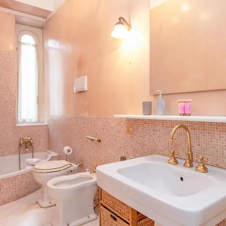 Lejlighed Three-room Flat With Balcony In Porta Romana *