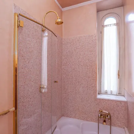 Lejlighed Three-room Flat With Balcony In Porta Romana Milano