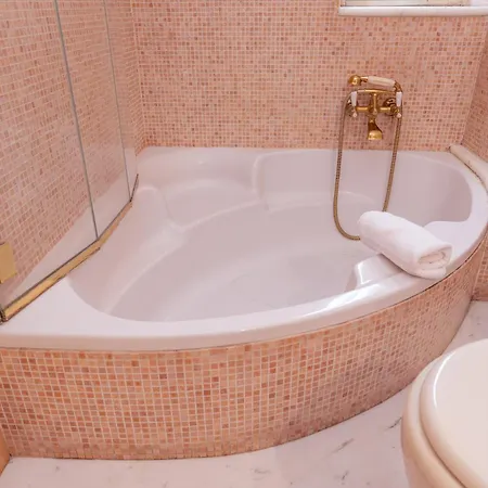 Lejlighed Three-room Flat With Balcony In Porta Romana